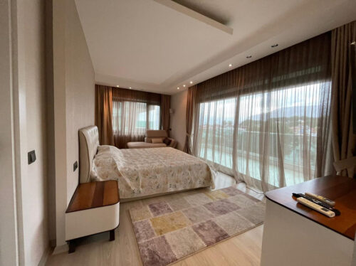 Роскошный садовый дуплекс 3+1 с мебелью в Konak Seaside Homes