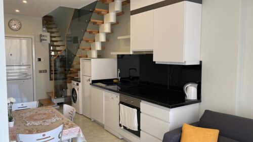 Вторичные объекты в жилом комплексе Konak Twin Tower Residence - стильные квартиры на первой линии. Турция Аланья Махмутлар