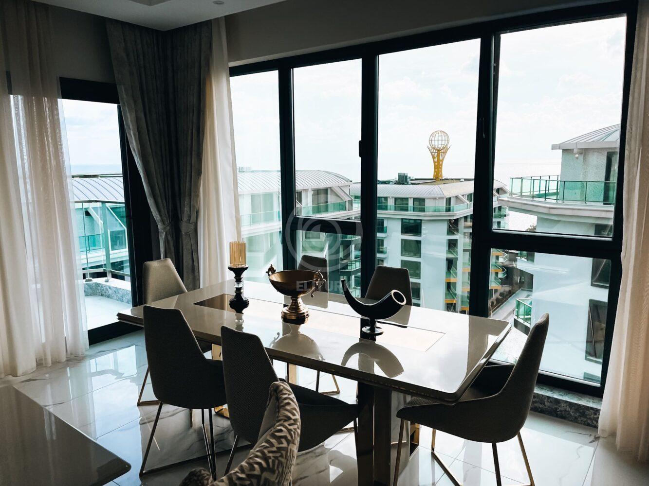 Линейная квартира 2+1 в Konak Seaside Premium, вид на море и крепость