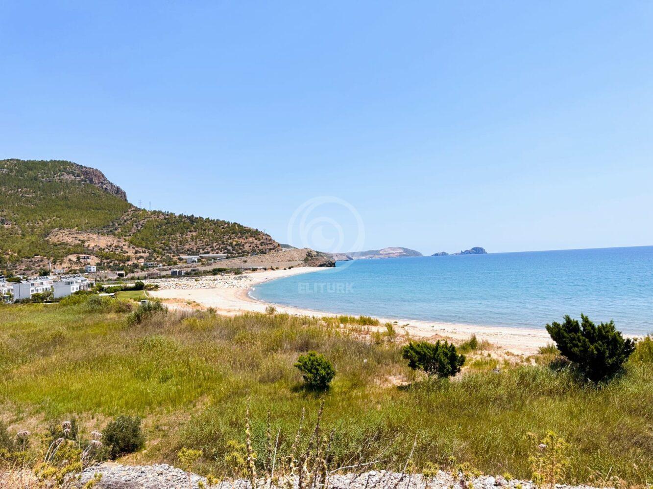 Земельный участок в Мерсине (Турция), 230 м до моря