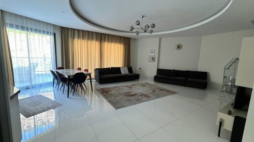 Просторный дуплекс 2+1 с террасами, мебелью и техникой в Konak