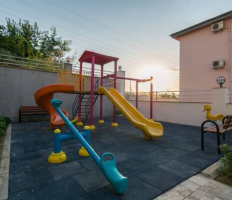 Продаётся меблированная квартира 1+1, 50 м², 1 этаж, в комплексе